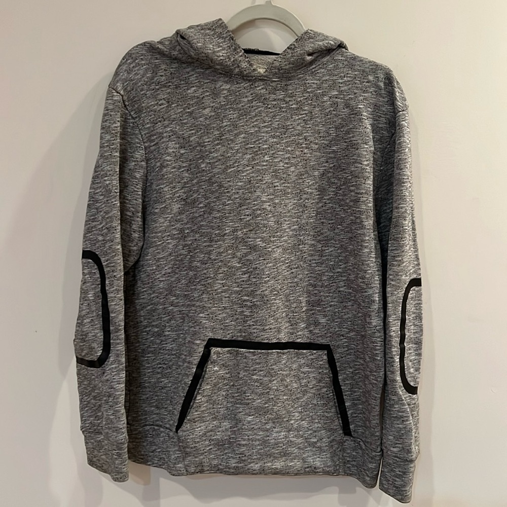 Man long sleeve gray hoodie with black pocket pattern size L